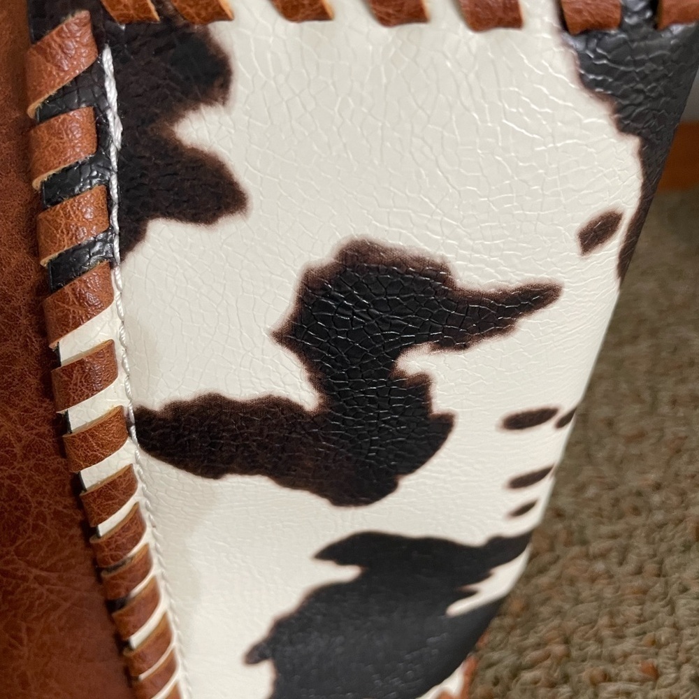 Women’s set of two brown cow print Foux leather cross body, large tote bag/ purs - Picture 9 of 11